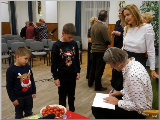 Gyrfi Andrs festmvsz s grafikus killtsnak megnyitja