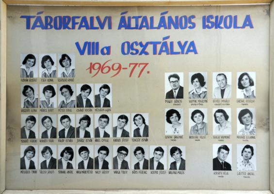 1977. 8.a